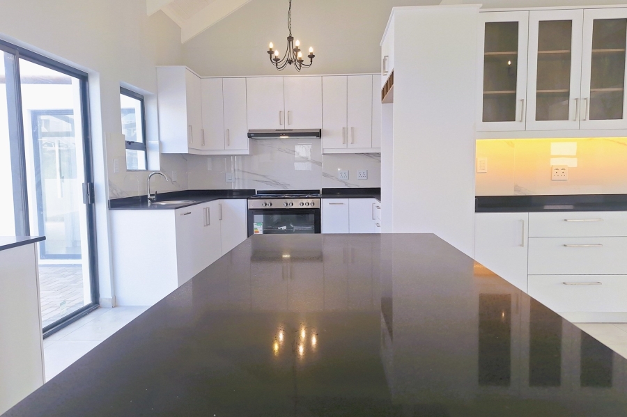 4 Bedroom Property for Sale in Da Gama Bay Western Cape